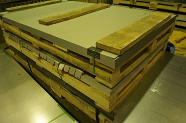 Лента оцинкованная с полимерным покрытием полиэстер (штрипс) 0,65мм RAL 9002 Светло-серый