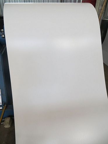 Лента оцинкованная с полимерным покрытием полиэстер (штрипс) 0,65мм RAL 9016 Транспортный белый